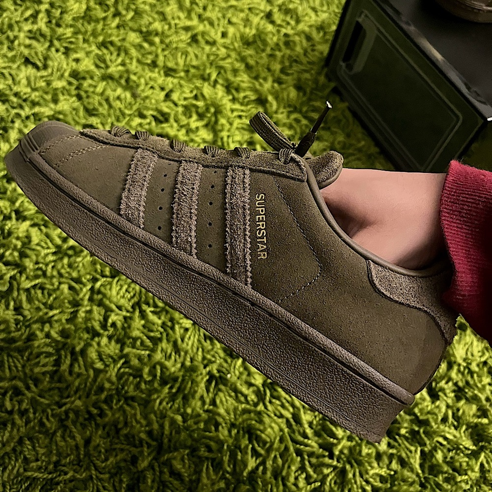 ADIDAS Superstar Olive Green Suede Shelltoe Sneakers Women’s 6